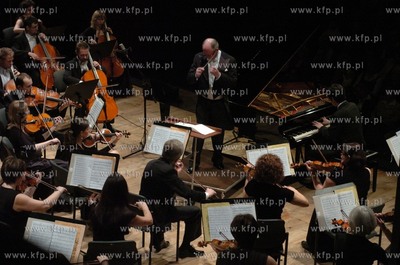 Slupsk Filharmonia,Mei Ting Sun z Chin gra utwory Fryderyka...