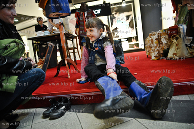 CH Medison, Przebieralnia z PRLu zorganizowana przez...