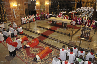 Nabozenstwo meki Panskiej w Wielki Piatek w Katedrze...