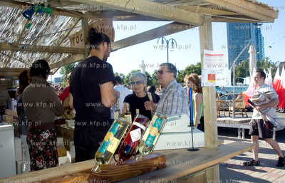 Gdynia. Skwer Kosciuszki. Targi Wina i Sery.
26.06.2011
fot....