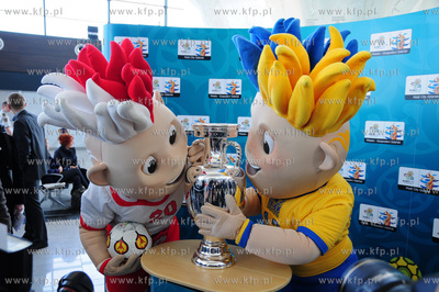 Gdansk. Przylot Pucharu EURO 2012 na gdanskie lotnisko...