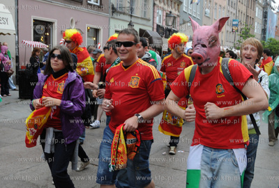 Gdansk. Kibice z Hiszpanii i Irlandii opanowali gdanska...