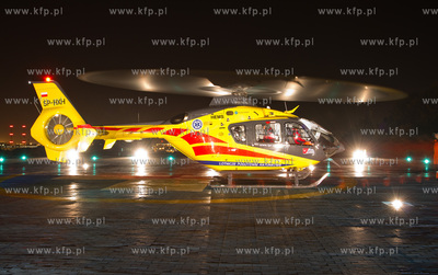 Ratownicy LPR przetransportowali smiglowcem do UCK...