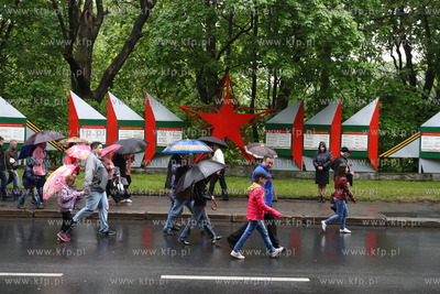 Kaliningrad , Rosja 09.05.2014 Parada na Placu Zwyciestwa...