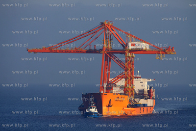 Nowe suwnice dla Baltyckiego Terminalu Kontenerowego...