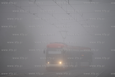 Poranna mgła na Stogach. Tramwaj. 27.10.2024 fot....