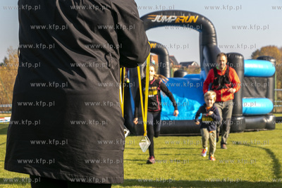 Pierwszy w Polsce bieg przez dmuchane mega przeszkody...