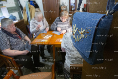 Warsztaty haftu prowadzone przez Annę Prill w Powiatowej...