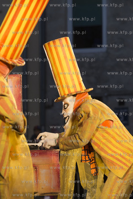 Gdańsk. Festiwal teatrów Ulicznych FETA. Mr Pejo's...