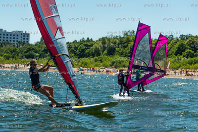 Plaza w Sopocie, przy Sopockim Klubie Zeglarskim. Briefing...