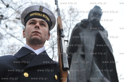 Uroczytosci Swieta Niepodleglosci pod pomnikiem Marszalka...