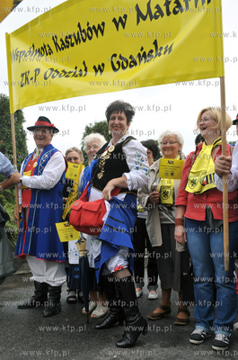 XIII Swiatowy Zjazd Kaszubow w Leborku. Barwny korowod...