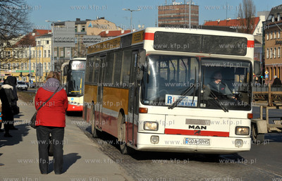 Gdansk. Przystanek autobusowy na ul. Waly Jagiellonskie,...