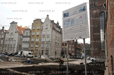 Prace przy budowie skweru na terenie Law Miesnych pomiedzy...