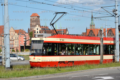 Gdansk. Tramwaj Alstom NGD99  na ul. Armii Krajowej....