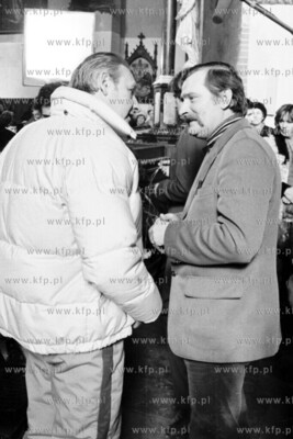 Andrzej Wajda i Lech Walesa w kosciele sw. Mikolaja...