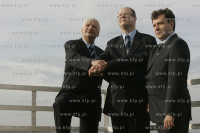 Gdansk. Prezydent Gdanska Pawel Adamowicz w towarzystwie...