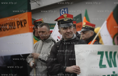 Gdansk. Dworzec Glowny. Protest kolejarzy, ktorzy domagaja...
