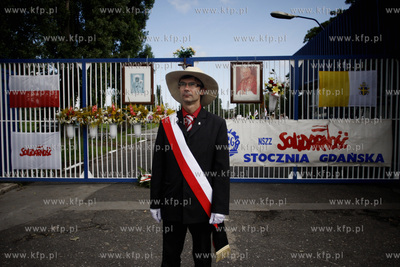 Gdansk. Plac Solidarnosci. Uroczysta msza sw. z okazji...