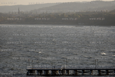 Gdynia Orlowo. Molo widziane z klifu.
25.11.2011
fot....