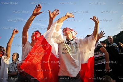 Gdansk. Mistrzostwa europy w pilce noznej. Kibice ogladaja...
