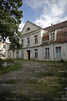 Zespół dworsko-pałacowy z folwarkiem w Rusocinie....