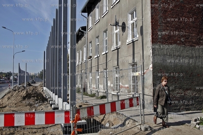 Gdansk. Budowa Trasy Slowackiego. Montaz ekranow dzwiekkochonnych...