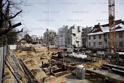 Gdansk. Wyburzanie budynku bylego kina Znicz przy ul....