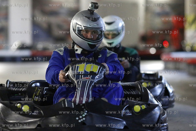 Fun Arena. Wyścig gwiazd. Na torze gokartów elektrycznych...