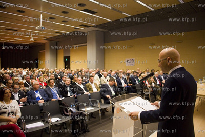 I Pomorski Kongre Komitetu Obrony Demokracji. Nz. Radomir...