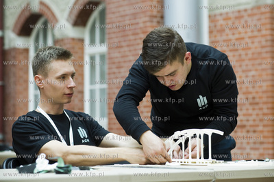 Politechnika Gdańska. Konkurs mostów drukowanych...