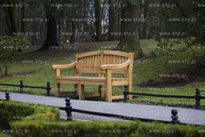 Park Oliwski. Ławki z dedykacjami.
28.12.2016
fot....