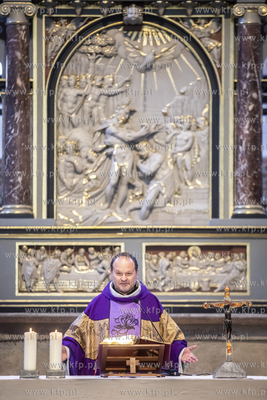 Niedzielna msza św. w Centrum św. Jana odbyła się...