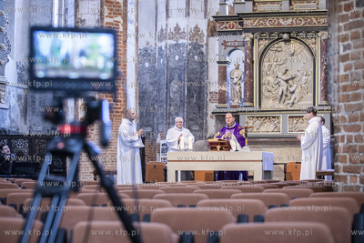 Niedzielna msza św. w Centrum św. Jana odbyła się...