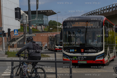 Gdańsk. Zerwana tramwajowa linia trakcyjna na wysokości...