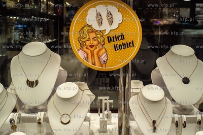Promocje w sklepach z okazji Dnia Kobiet.   06.03.2019...