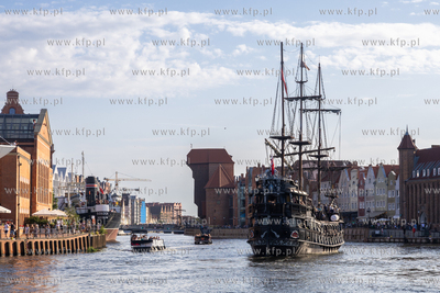 Gdańsk. Turyści nad Motławą. 13.08.2025 / fot....