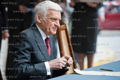 Gdansk. Ceremonia umieszczenia figury Alegorii Nauki...