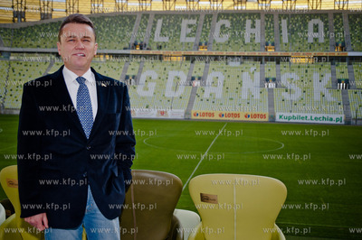 Gdansk. Stadion PGE Arena. Symboliczne ukonczenie malowania...