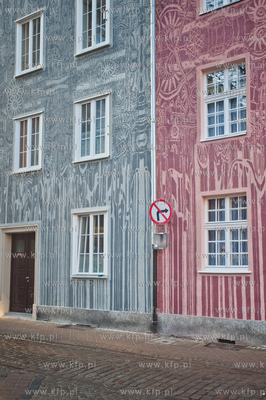 Gdansk. Odremontowane, nowo pomalowane kamieniczki...