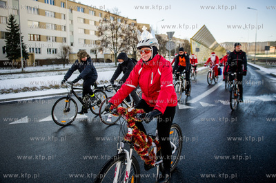 Gdansk. Droga Zielona. Coroczna akcja Mikolaje na Rowerach...