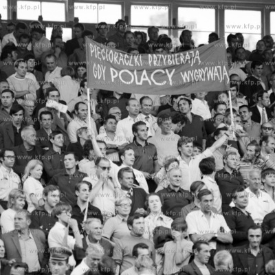Mecz pomiędzy reprezentacjami Polski i ZSRR na stadionie...
