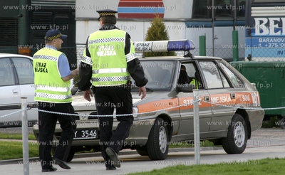 Gdynscy Straznicy Miejscy podczas patrolu w gdynskiej...