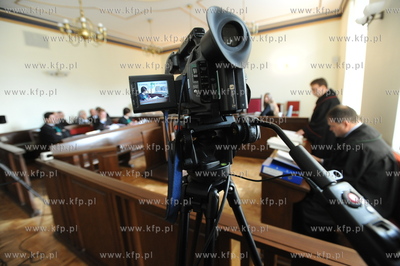 Przed gdanskim sadem rozpoczal sie dzisiaj glowny proces...