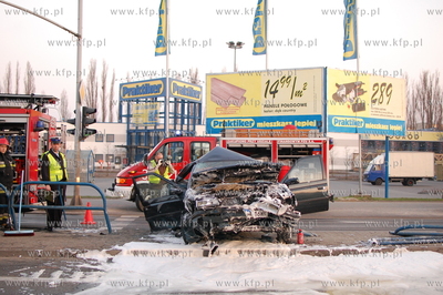 Wypadek na ul. Kolobrzeskiej na wysokosci marketu budowlanego...