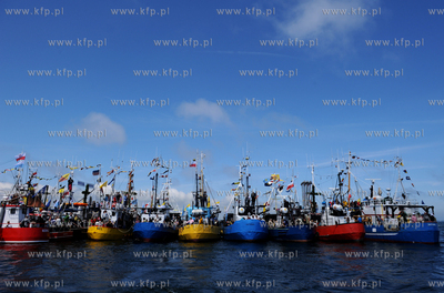 Morska Pielgrzymka Rybakow na lodziach na odpust sw....