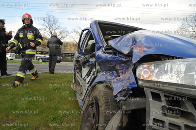 Wypadek samochodowy na Podwalu Grodzkim, niebieska...