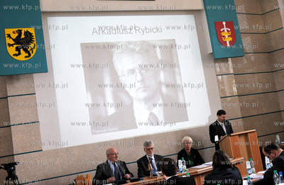 Podczas Sesji Rady Miasta Gdyni jednoglosnie uchwalono...