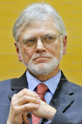 I sesja Rady Miasta Gdyni VI kadencji. Nz. Stanislaw...