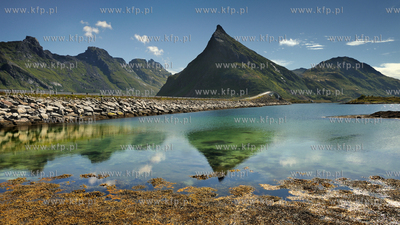 Norwegia , Lofoty, Omya, polnocna czesc kraju, NZ.most...